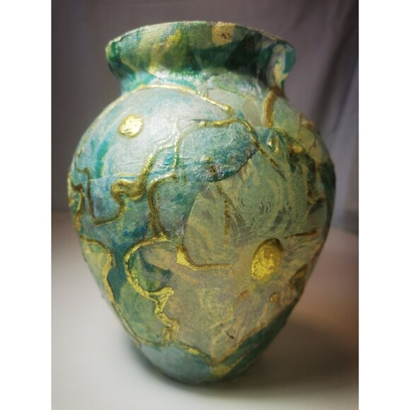 🌿 Handcrafted Decorative Vase with Floral Design - 7.5" Tall Vintage 🌿 - Picture 8 of 11